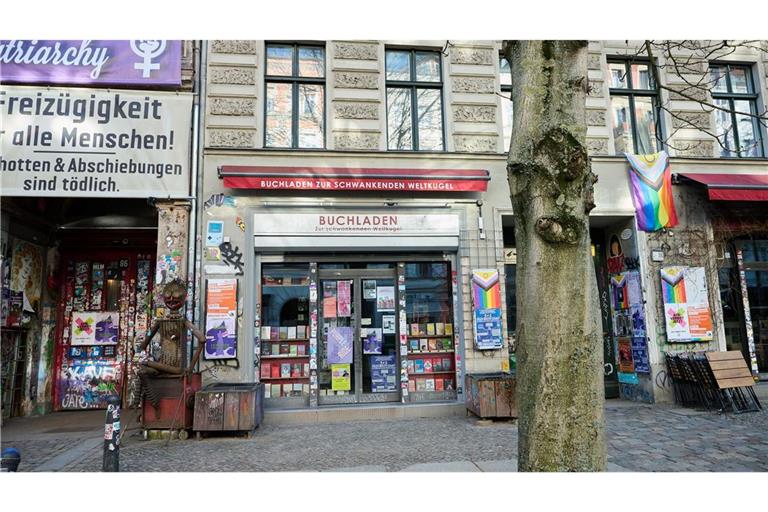 Der Buchladen "Zur schwankenden Weltkugel" in Berlin.