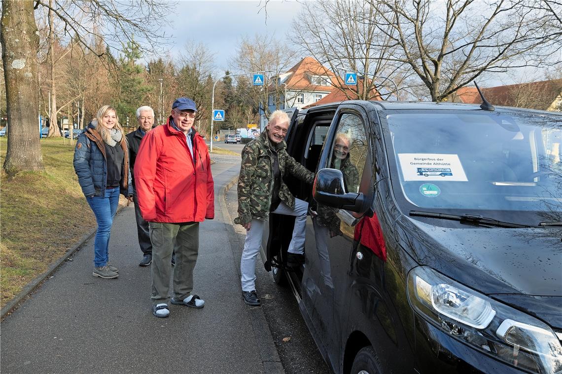 Bürgerbus Althütte fährt vorerst weiter Der Bürgerbus der Gemeinde Althütte kurz nach seinem Start im vergangenen Jahr. Foto: J. Fiedler