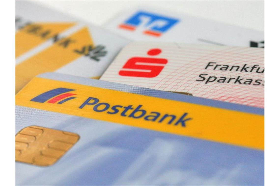 Verbraucherschützer drohen mit neuer Kontogebühren-Klage Der Bundesgerichtshof hatte Ende April entschieden, dass Banken bei Änderungen von Allgemeinen Geschäftsbedingungen die Zustimmung ihrer Kunden einholen müssen. (Symbolbild). Foto: picture alliance / Tobias Kleinschmidt/dpa