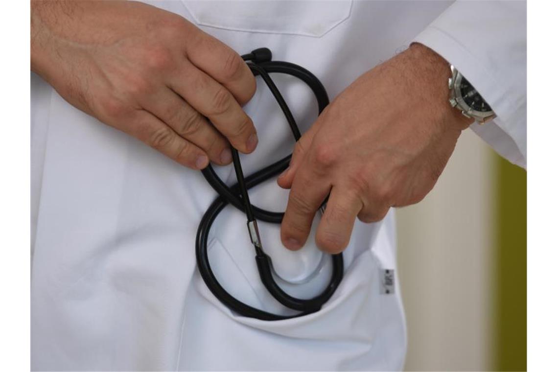 BGH: Ärzte müssen sterbewillige Menschen nicht retten Der Bundesgerichtshof muss klären, ob Ärzte sich strafbar machen, wenn sie nicht versuchen, Menschen zu retten, die zuvor freiwillig eine tödliche Medikamentendosis geschluckt haben. Foto: Patrick Seeger