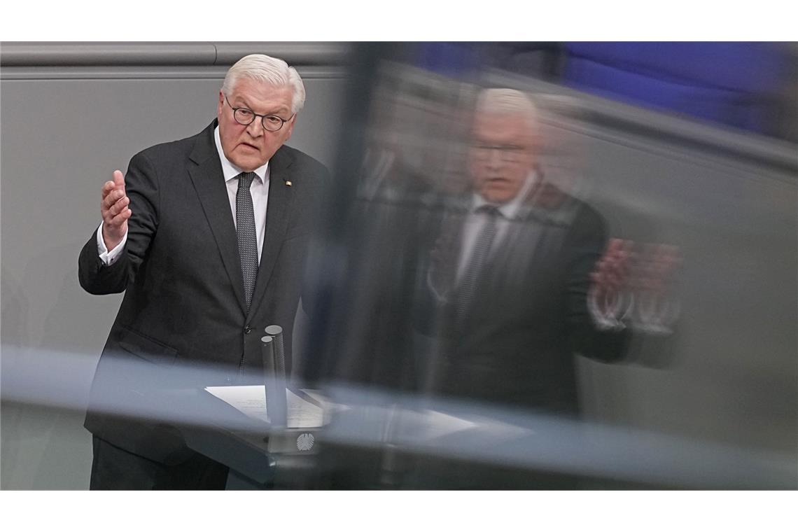 Steinmeier warnt vor Rückfall in "dunkle Zeit" Der Bundespräsident spricht eine eindringliche Warnung zum Schutz der Demokratie aus.