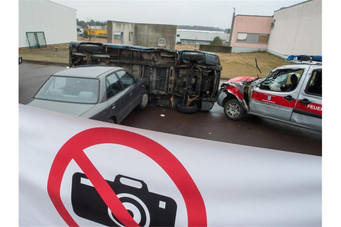 Bundesländer wollen härtere Strafen für Gaffer Der Bundesrat wird den Bundestag voraussichtlich erneut auffordern, strengere Gesetze gegen Gaffer einzuführen. Foto: Klaus-Dietmar Gabbert