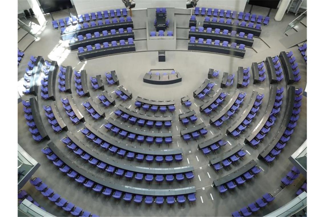 Oppermann für zügige Einigung über Wahlrechtsreform Der Bundestag aus der Vogelperspektive. Derzeit hat das Parlament 709 Abgeordnete. Foto: Michael Kappeler