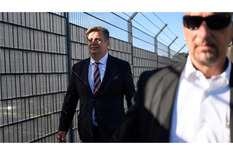 Der Bundestagsabgeordnete Maximilian Krah (AfD) sagt im Prozess gegen seinen ehemaligen Mitarbeiter als Zeuge aus.
