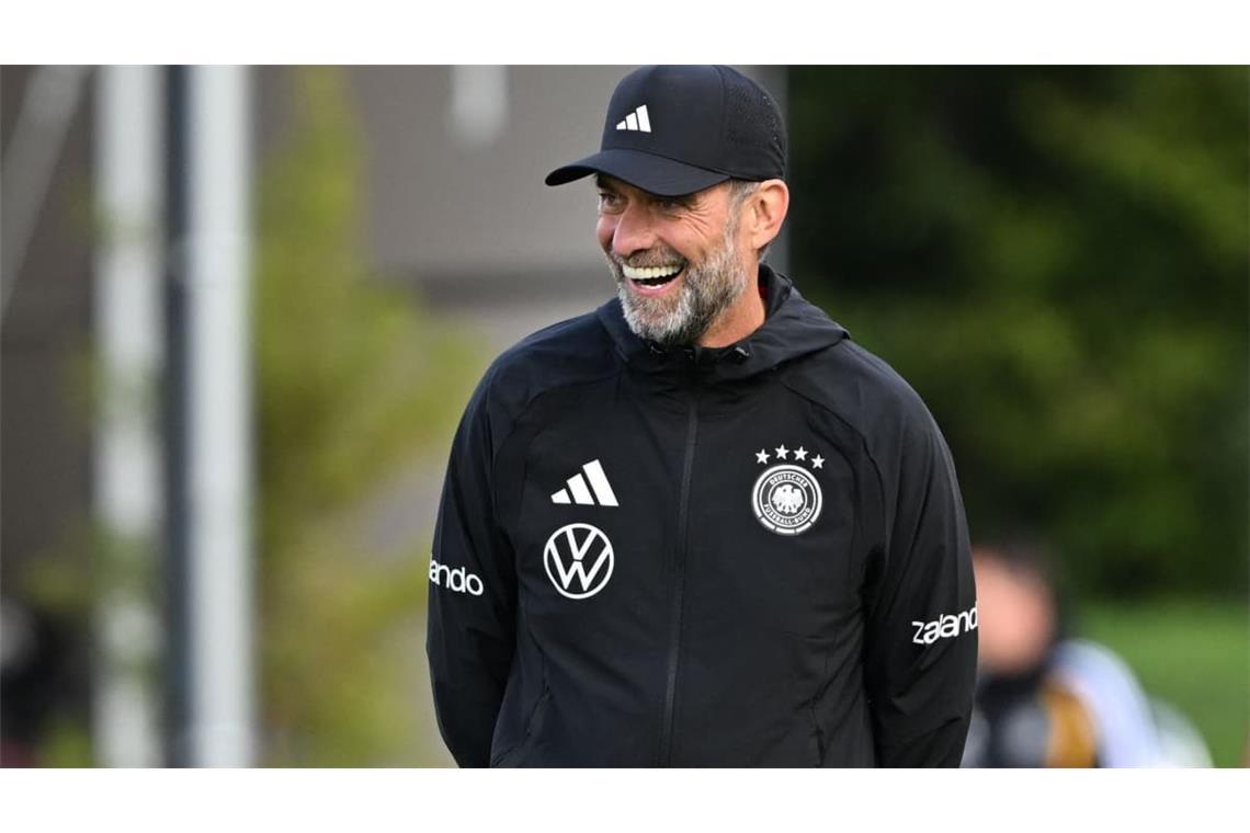 Der Bundestrainer Jürgen Klopp hat seinen Spaß bei den Übungseinheiten mit der Nationalmannschaft.