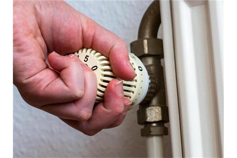 Der Bundesverband der energie- und Wasserwirtschaft weist darauf hin, dass Steuern, Abgaben und Umlagen weiterhin durchschnittlich 40 Prozent des Haushaltsstrompreises bestimmen. Foto: Fernando Gutierrez-Juarez/dpa-Zentralbild/dpa