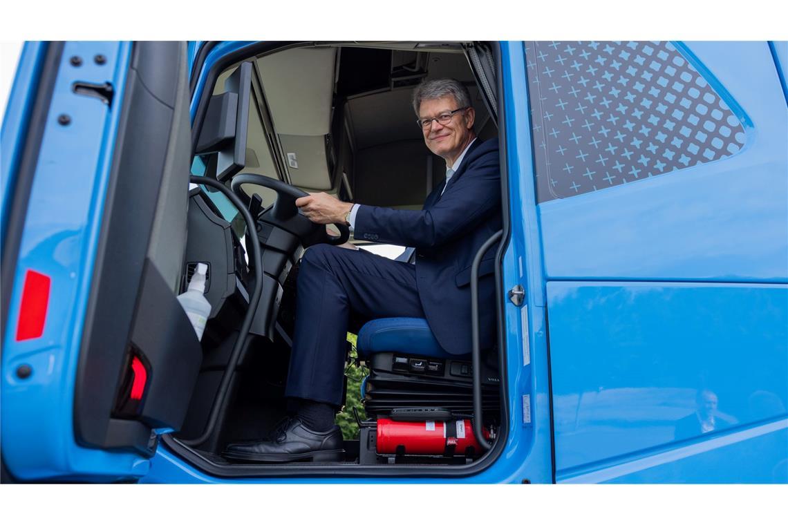 Der Bundesverkehrsminister gibt den Startschuss für das SID-Tool.