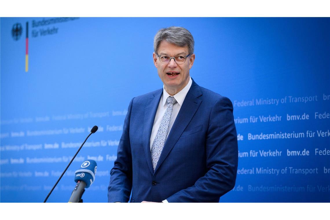 Der Bundesverkehrsminister sieht in der Absenkung der Luftverkehrssteuer einen Beitrag, den Standort Deutschland zu stärken. (Archivbild)