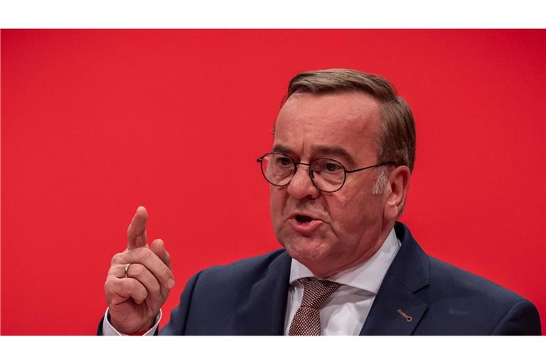 Der Bundesverteidigungsminister will den Gesetzentwurf für den vorerst freiwilligen Wehrdienst Ende August in das Bundeskabinett einbringen (Archivbild).