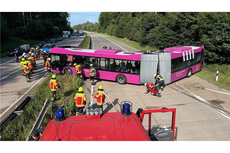 Der Bus war im Ersatzverkehr für die gesperrte Bahnstrecke zwischen Hamburg und Berlin unterwegs.