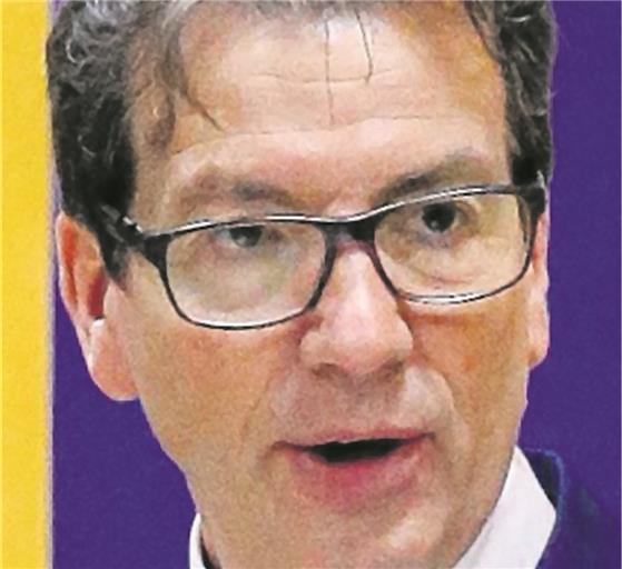 „Der Bus wird künftig auf der Straße und nicht in der seitherigen Busbucht halten können.“Karl OstfalkBürgermeister in Auenwald