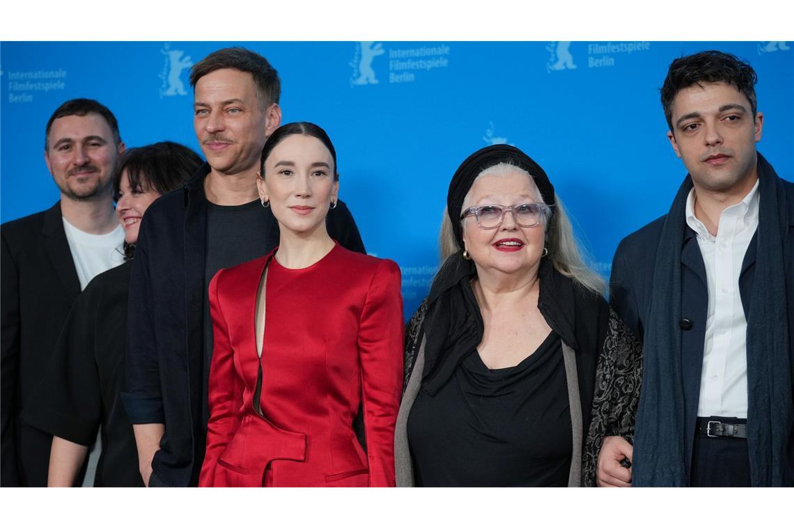 Hanna Schygulla besorgt über aufkommenden Nationalismus Der Cast vom Film "Yunan" kam zur Berlinale.