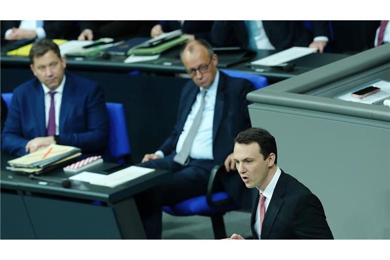 Der Chef der Jungen Gruppe in der Unionsfraktion, Reddig, will nicht zustimmen.