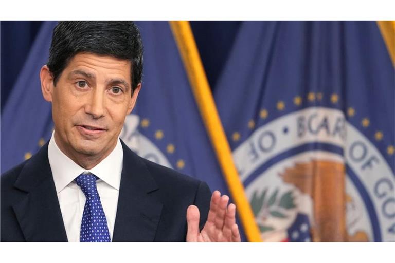 Der Chef der US-Notenbank, Kevin Warsh, lässt sich von den Erwartungen des US-Präsidenten an Zinssenkungen offenbar nicht irritieren.