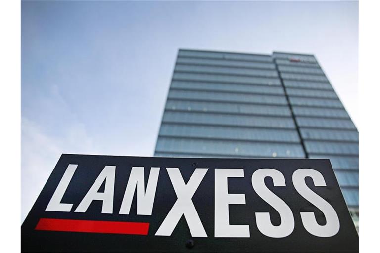 Der Chemiekonzern Lanxess rechnet durch die Corona-Krise mit großen Auswirkungen auf das Geschäftsjahr. Foto: Oliver Berg/dpa