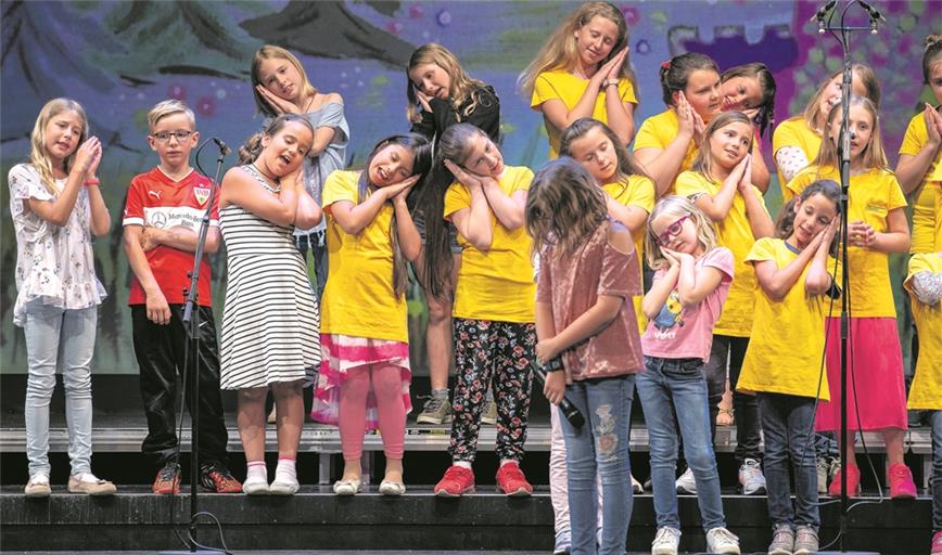 Der Chor der Walterichschule Murrhardt unter der Leitung von Franziska Scheu präsentierte das Singspiel „Jule hat schlechte Laune“. Foto: A. Becher