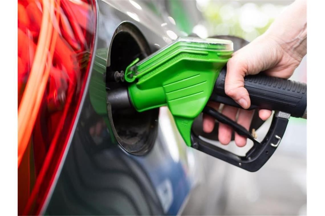Der CO2-Preis verteuert 2021 Öl und Diesel um rund 8 Cent pro Liter, Benzin um 7 Cent und Erdgas um 0,6 Cent pro Kilowattstunde. Foto: Sven Hoppe/dpa