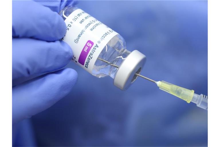 Der Corona-Impfstoff Astrazeneca soll in Deutschland nur an Menschen ab 60 verimpft werden. Foto: Matthias Bein/dpa-Zentralbild/dpa