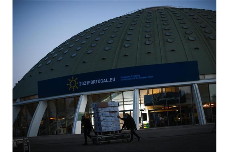 Der Crystal Palace ist Schauplatz des EU-Gipfels in Porto, Portugal. Foto: Francisco Seco/AP/dpa