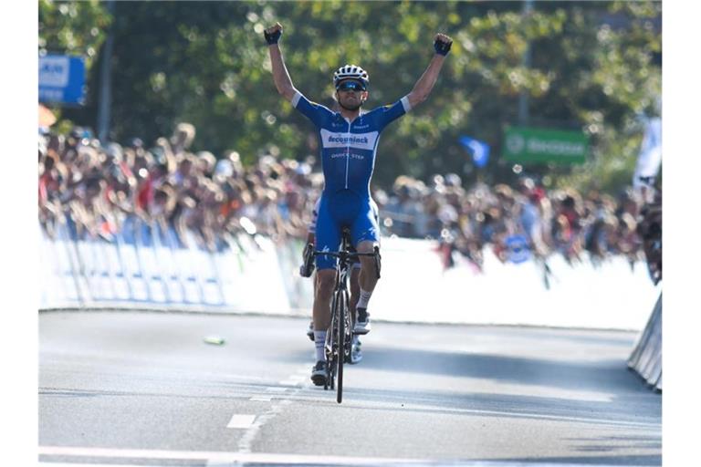 Der Däne Kasper Asgreen vom Team Deceuninck-Quickstep bejubelt seinen Etappensieg. Foto: Bernd Thissen