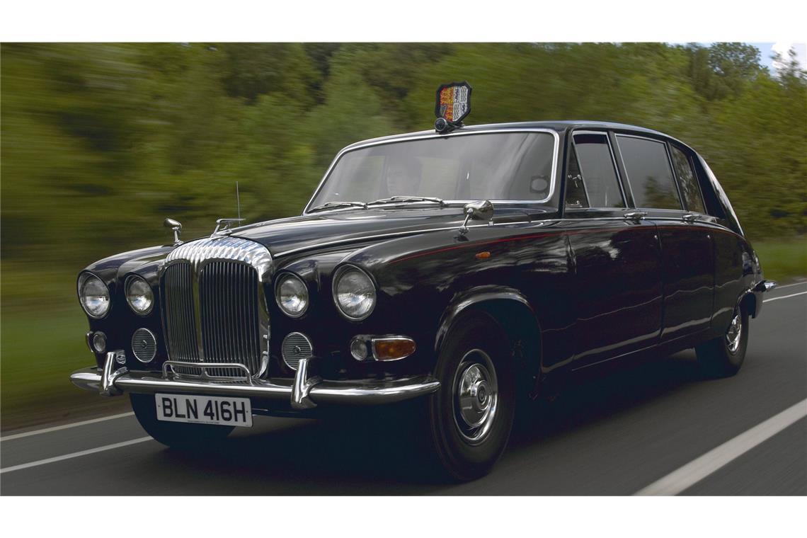 Als die Queen noch Daimler fuhr Der Daimler DS 420 war mit einer Auflage von rund 5000 Fahrzeugen einer der erfolgreichsten Modelle während der Zeit, als der britische Edelkonzern bereits zu Jaguar gehörte.