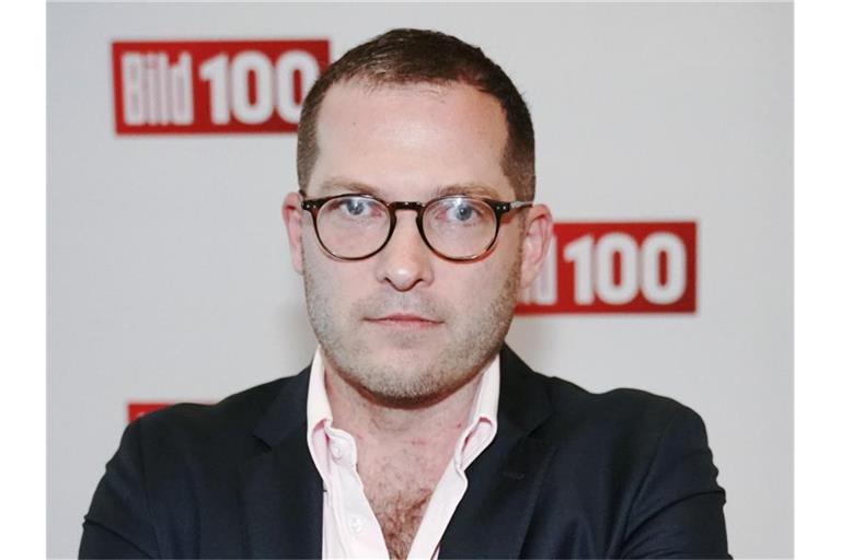 Der damalige „Bild“-Chefredakteur Julian Reichelt ist von Axel Springer von seinen Aufgaben entbunden worden. (Archivbild). Foto: Michael Kappeler/dpa