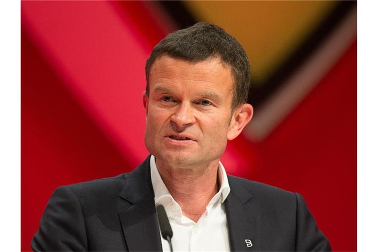 Der damalige Marketingchef Jochen Röttgermann bei einer Mitgliederversammlung des VfB Stuttgart. Foto: Deniz Calagan/dpa/Archiv