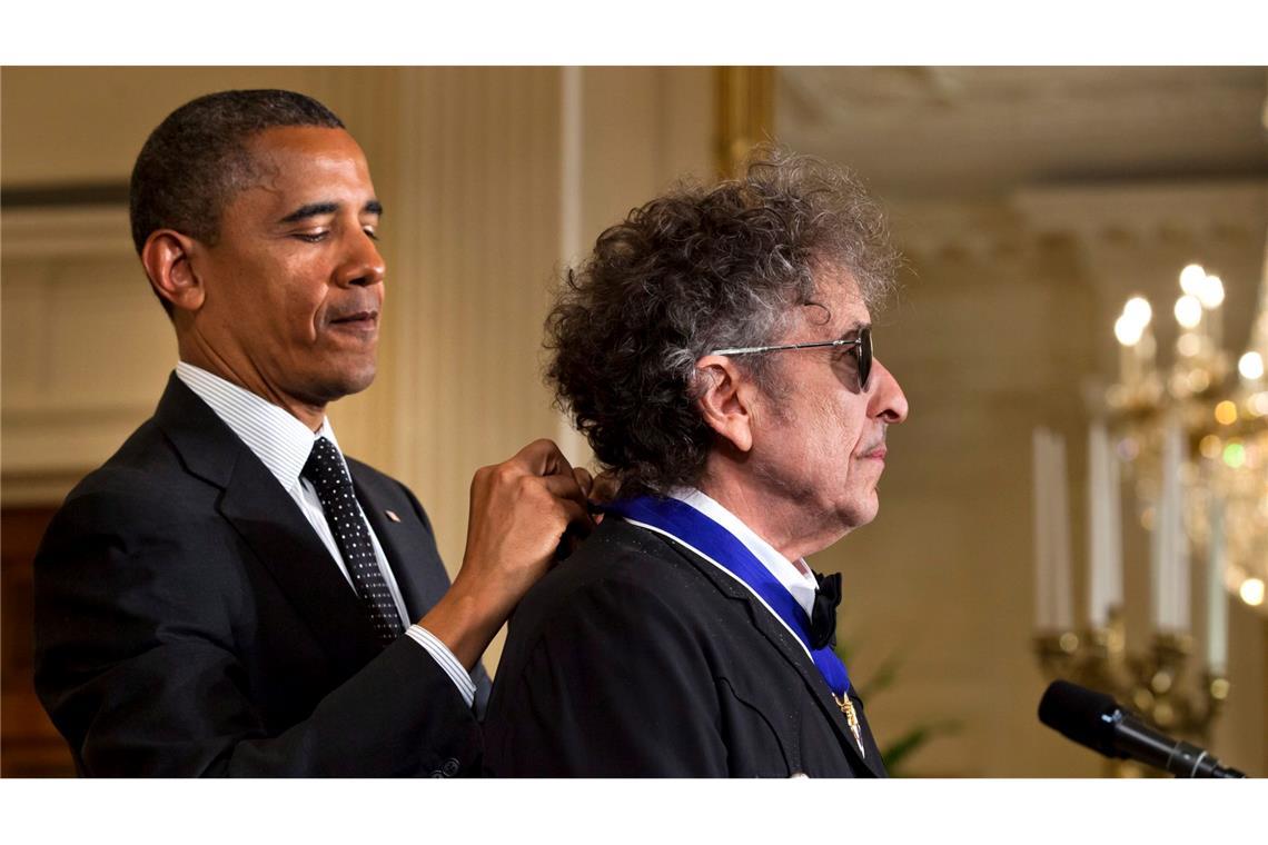 Der damalige US-Präsident Barack Obama zeichnete Dylan 2012 persönlich mit der Freiheitsmedaille aus. (Archivbild)