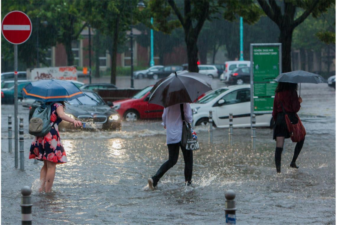 Der Dauerregen kann zu Überschwemmungen führen.