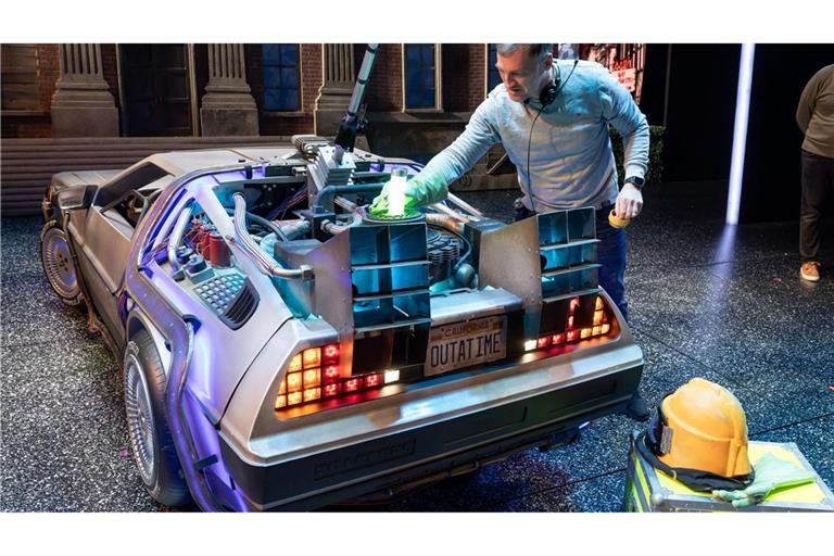 Der "DeLorean“ wird in Hamburg gezeigt. Das abgedrehte Fahrzeug soll in der Musicalversion des Films „Zurück in die Zukunft“ im Stage Operettenhaus über die Bühne fahren.