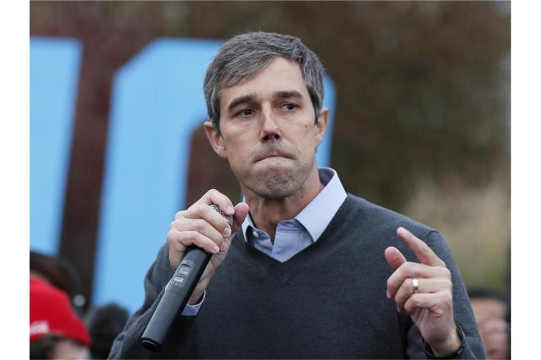 Der demokratische Präsidentschaftskandidat Beto O'Rourke spricht zu Unterstützern in Iowa. Foto: Charlie Neibergall/AP/dpa