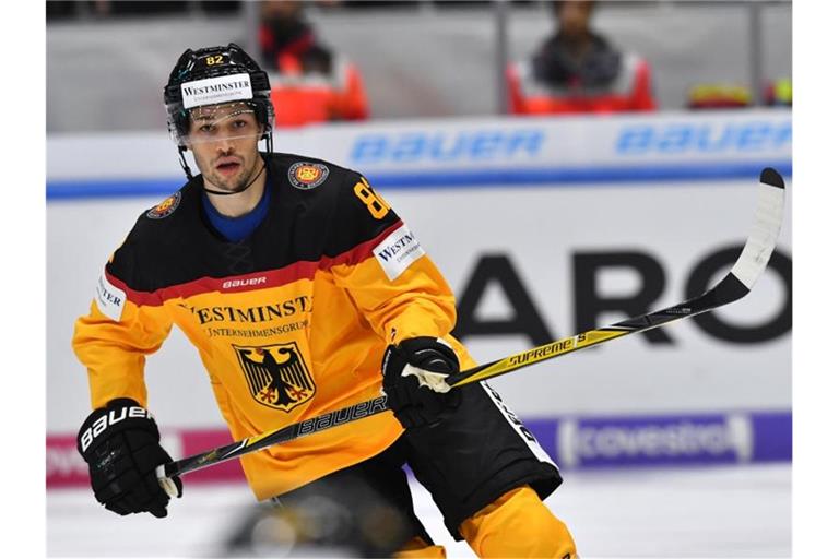 Der deutsche Eishockey-Spieler Sinan Akdag. Foto: picture alliance / Peter Kneffel/dpa/archivbild