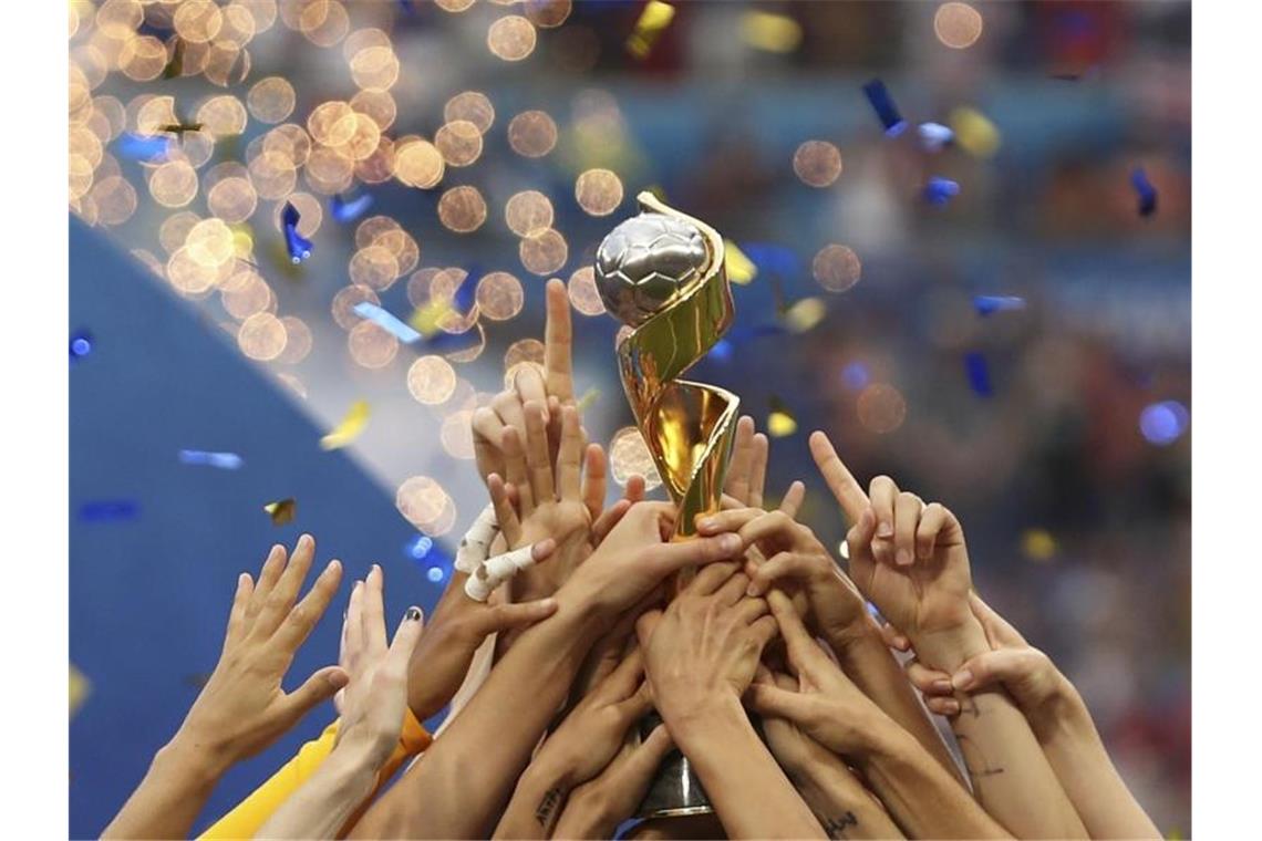 Der Deutsche Fußball-Bund bewirbt sich zusammen mit Belgien und den Niederlanden um die Ausrichtung der Frauen-WM 2027. Foto: Francisco Seco/AP/dpa