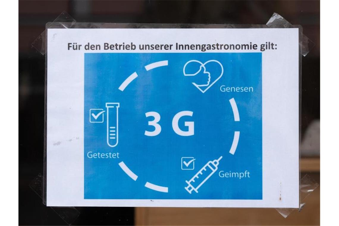 Der Deutsche Industrie- und Handelskammertag drängt darauf, dass Corona-Schutzmaßnahmen in Firmen wie eine 3G-Regel am Arbeitsplatz praktikabel und nachvollziehbar sind. Foto: Sebastian Kahnert/dpa-Zentralbild/dpa