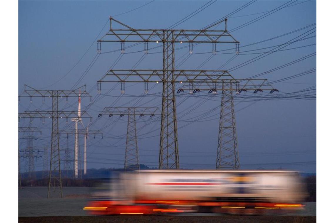 Steigende Energiepreise: DIHK warnt vor Kostenexplosion Der Deutsche Industrie- und Handelskammertag warnt wegen stark gestiegener Energiepreise infolge des Ukraine-Kriegs vor einer Kostenexplosion für Firmen. Foto: Klaus-Dietmar Gabbert/dpa-Zentralbild/dpa