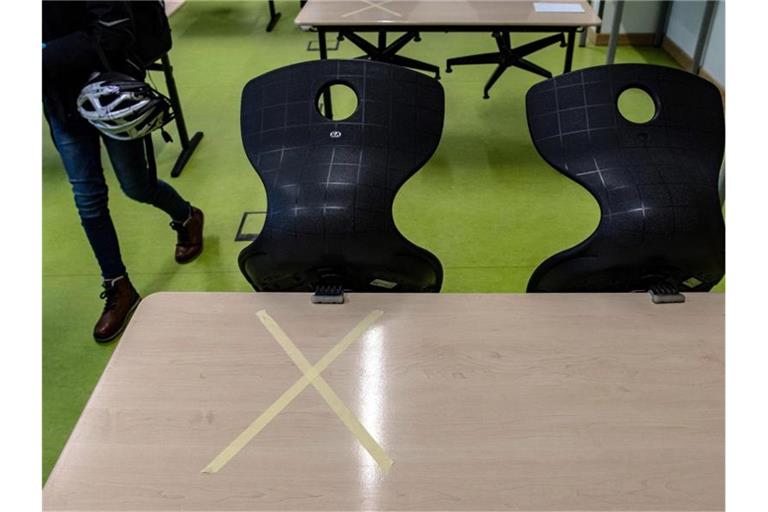 Der Deutsche Lehrerverband sieht die Schulen nicht ausreichend vorbereitet für die Rückkehr in den Regelbetrieb. Foto: Paul Zinken/dpa-Zentralbild/dpa