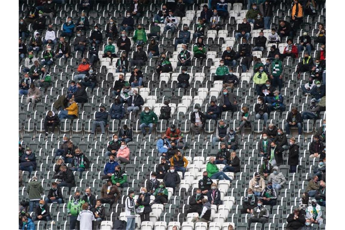 Bundesliga plant Rückkehr der Gästefans Der deutsche Profi-Fußball plant die Rückkehr von Gästefans in die Stadien. Foto: Bernd Thissen/dpa