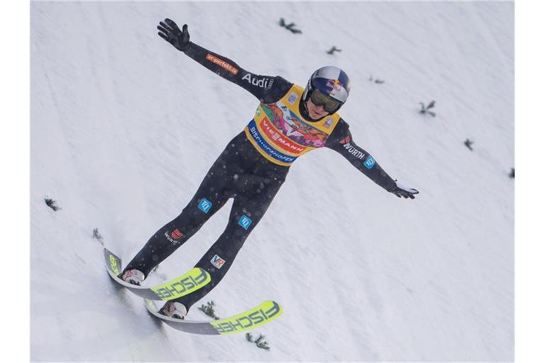 Der deutsche Skispringer Andreas Wellinger ist positiv auf Corona getestet worden. Foto: Georg Hochmuth/APA/dpa