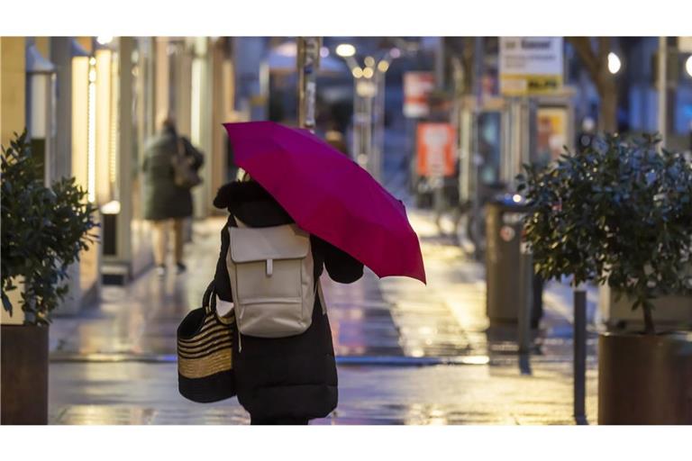 Der Deutsche Wetterdienst  rechnet zur Wochenmitte mit einem zunehmend unbeständigen Wetter. (Archivbild)