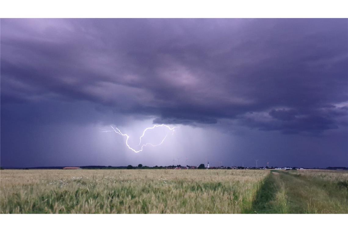„Extrem heftiger Starkregen“: DWD warnt vor Unwetter im Südwesten Der Deutsche Wetterdienst warnt vor Unwetter mit extrem heftigen Starkregen im Süden des Landes. (Symbolbild)