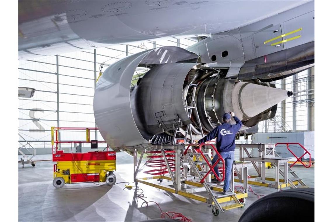 Corona-Krise: Deutscher Industrie brechen die Aufträge weg Der deutschen Industrie brechen die Neugeschäfte wegen der Corona-Krise weg. Foto: -/MTU Aero Engines AG/dpa