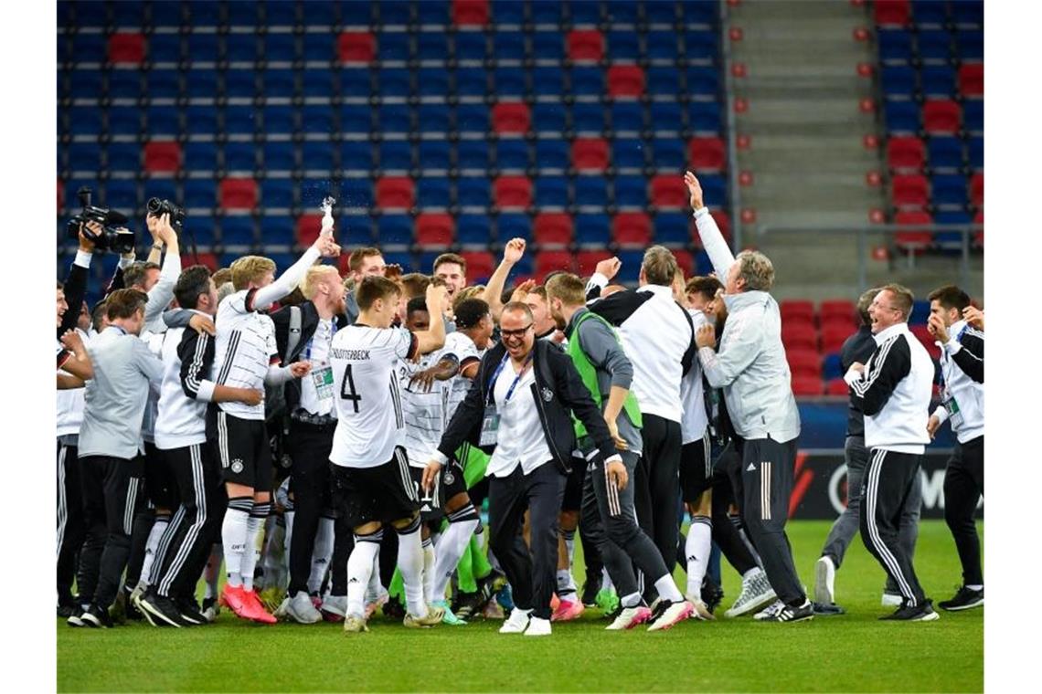 Final-Vorfreude bei U21 - „Für die ganze Nation besonders“ Der DFB-Nachwuchs will auch nach dem EM-Finale jubeln. Foto: Marton Monus/dpa