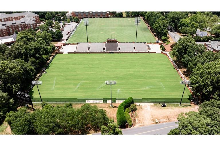 Der DFB-Tross bezieht sein WM-Quartier in North Carolina.