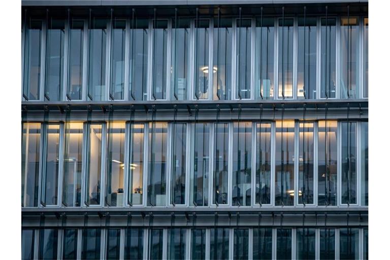 Der DGB fordert einen Rechtsanspruch auf Homeoffice oder mobiles Arbeiten. Die Arbeitgeber lehnen das ab. Foto: Michael Kappeler/dpa