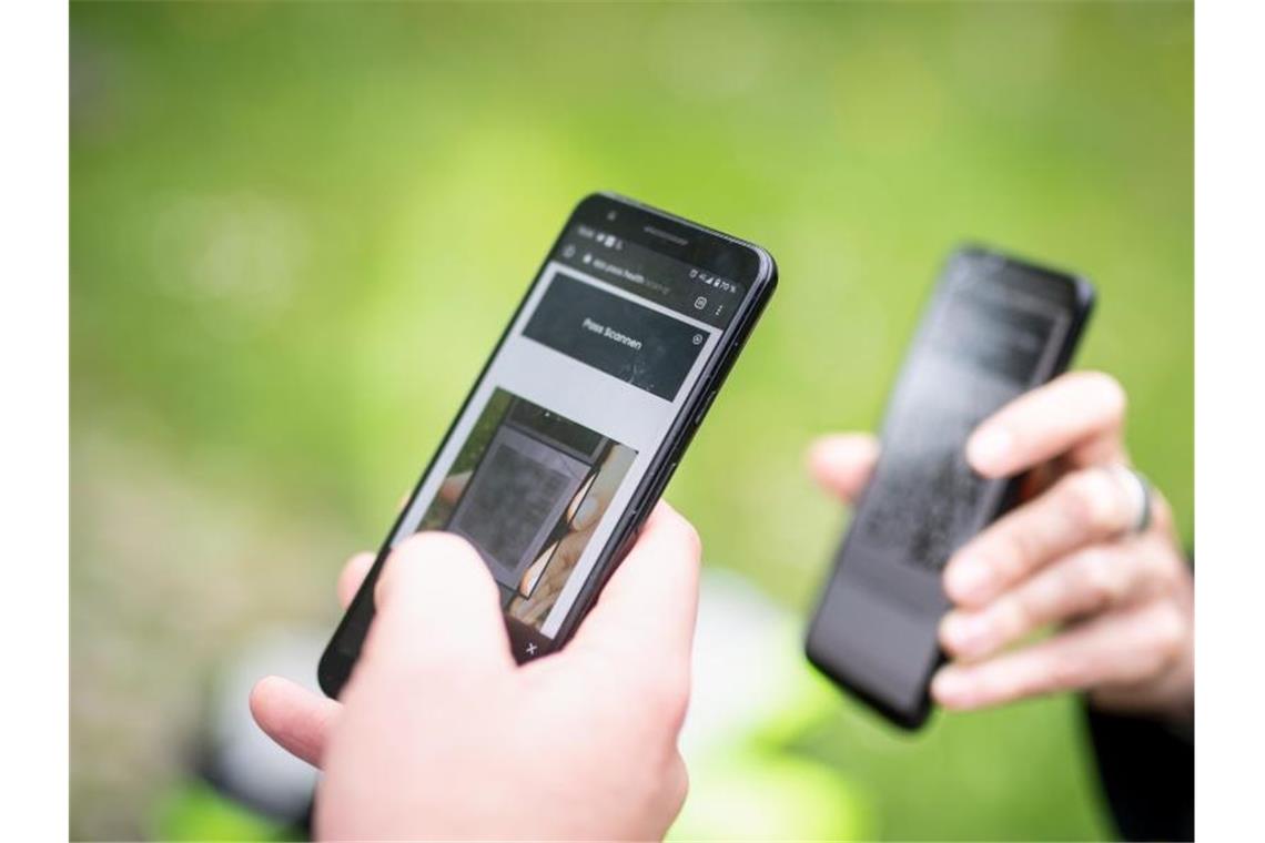 Digitaler Impfpass für geimpfte Genesene kommt Ende Juni Der digitale Impfpass soll bis Ende Juni erweitert werden. Foto: Matthias Balk/dpa/dpa-tmn