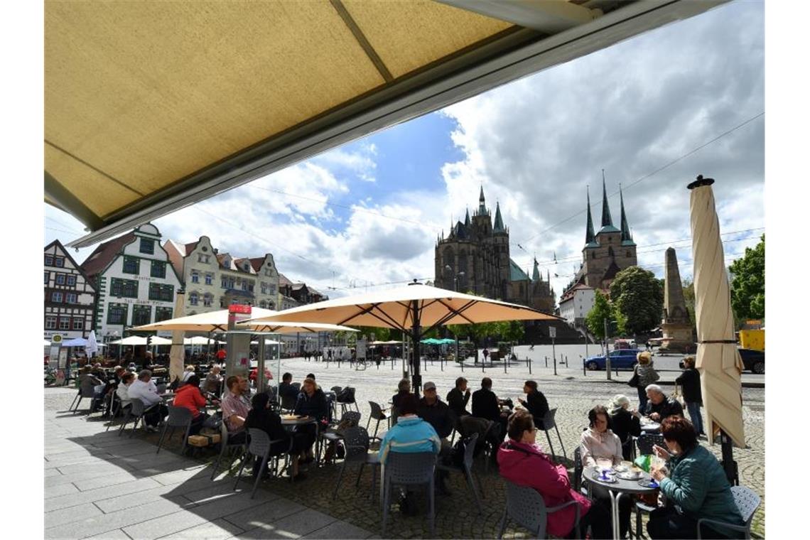 Alle Bundesländer unter Inzidenz-Schwelle von 50 Der Domplatz in Erfurt: Thüringen weist jetzt eine 7-Tage-Inzidenz von 47,5 auf. Foto: Martin Schutt/dpa-Zentralbild/dpa