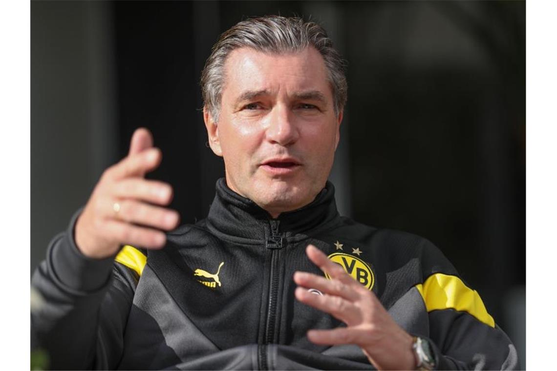 Der Dortmunder Sportdirektor Michael Zorc hofft auf einen Sieg gegen den VfL Wolfsburg. Foto: Friso Gentsch/dpa