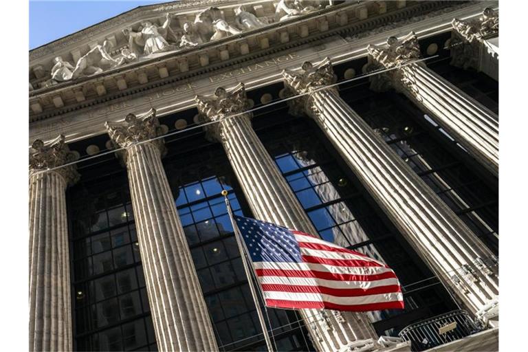 Der Dow Jones rutschte zeitweise auf den tiefsten Stand seit Wochen. Foto: John Minchillo/AP/dpa