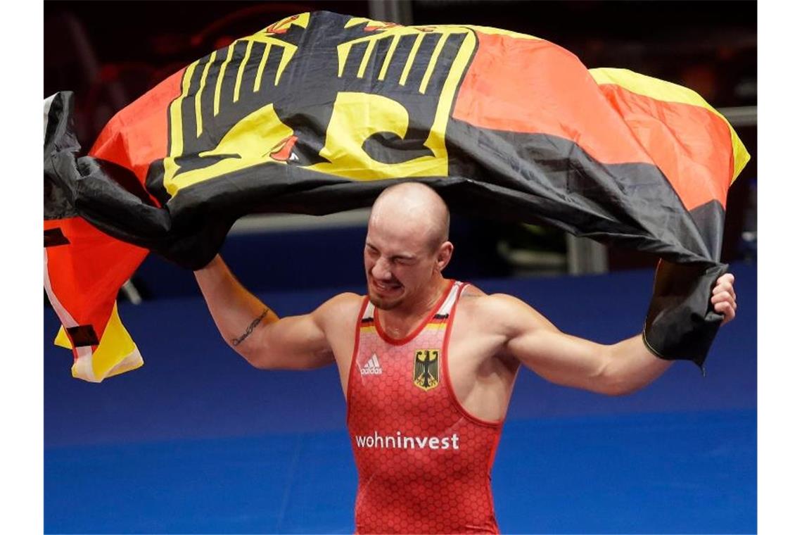 Olympia-Verlegung: Ringer Stäbler verschiebt Karriereende Der dreimalige Weltmeister Frank Stäbler. Foto: Alessandra Tarantino/AP/dpa/Archivbild
