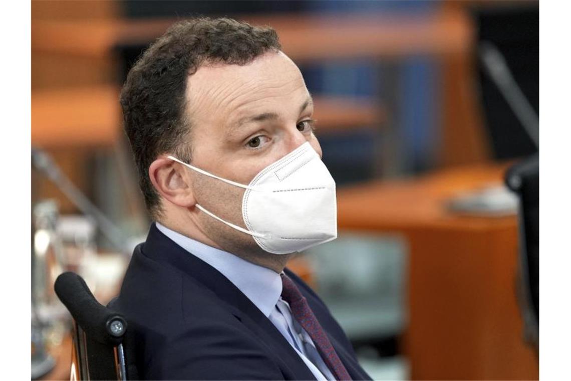 Der Druck auf Gesundheitsminister Jens Spahn steigt nach dem Umgang mit angeblich minderwertigen Masken. Foto: Michael Sohn/POOL AP/dpa